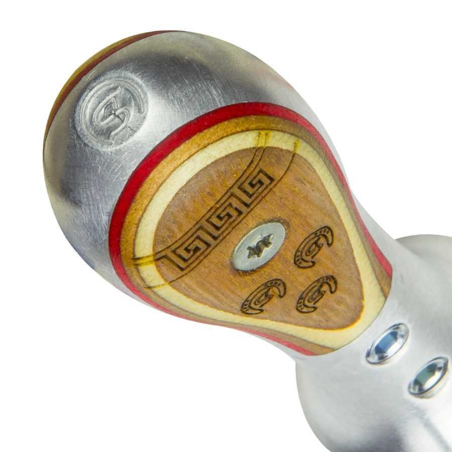 Mango Double S Rasp Top Handle Deluxe montado sobre una escofina