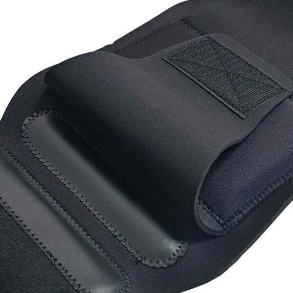 Detalle interior de la faja de neopreno de doble cierre