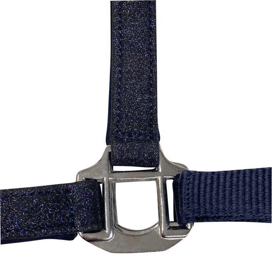 Cabezada de nylon con purpurina azul, detalle de la correa y hebilla