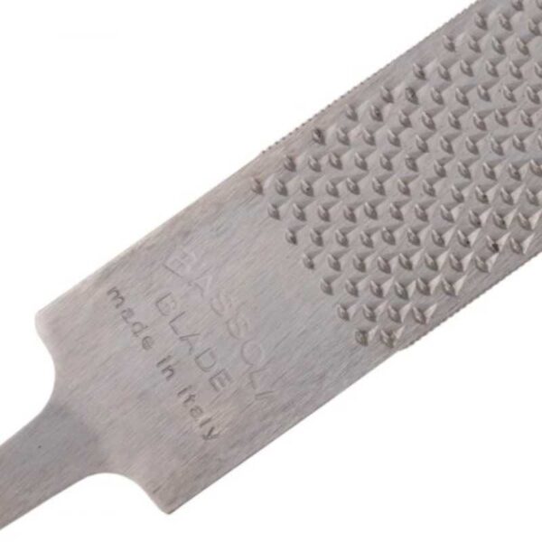 Detalle del dentado y marca de la escofina Bassoli Blade