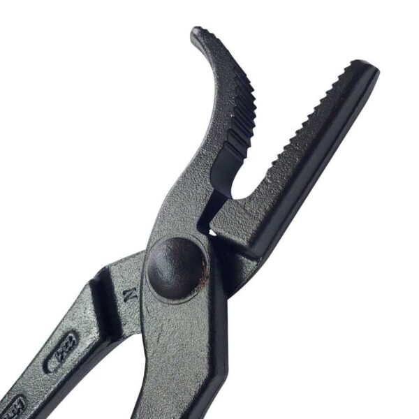 Detalle del dentado de la tenaza remachadora Mustad