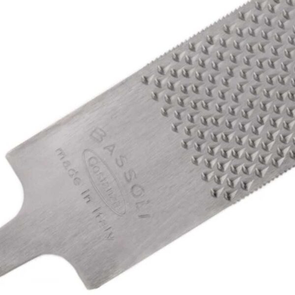Detalle de los dientes y la marca de la escofina Bassoli Costanza