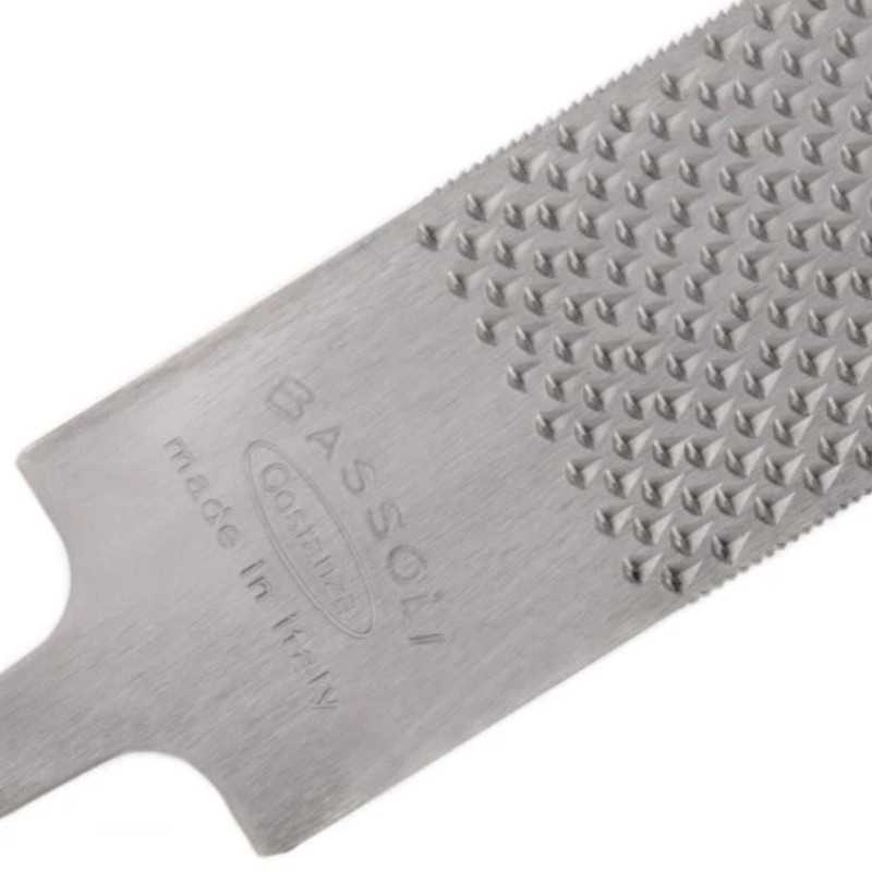 Detalle de los dientes y la marca de la escofina Bassoli Costanza