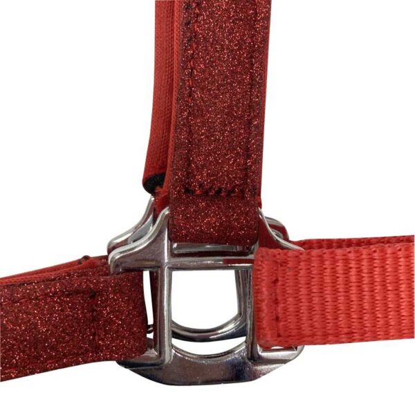 Cabezada de nylon con purpurina roja, detalle de la muserola