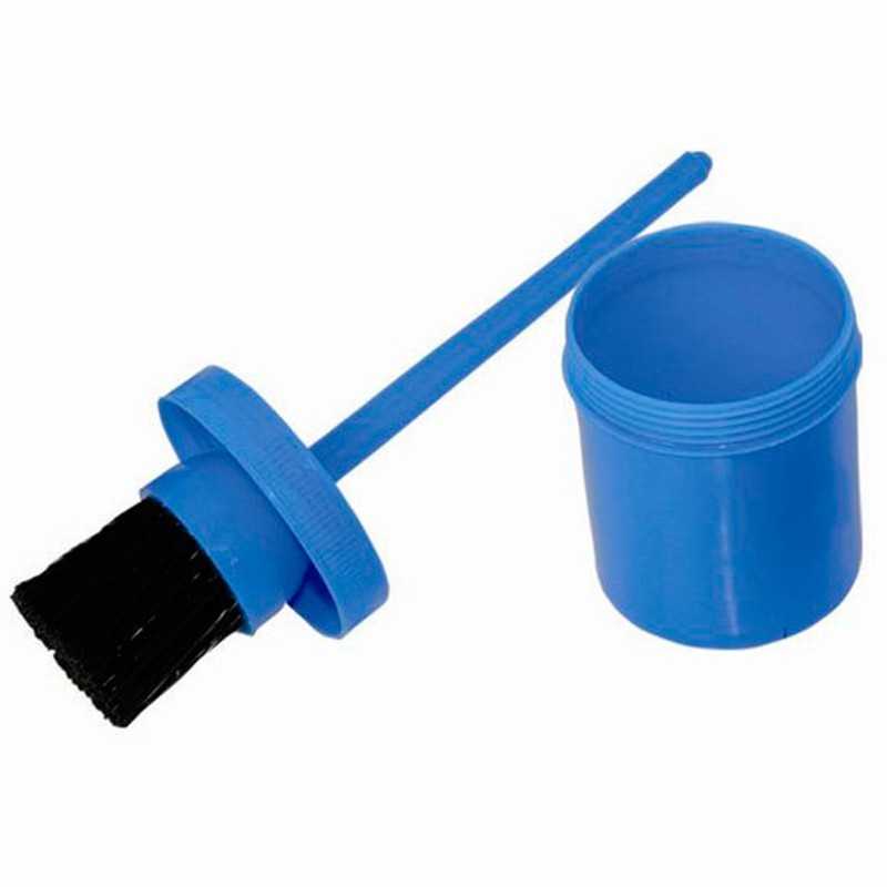 Brocha Tattini azul y su envase roscado