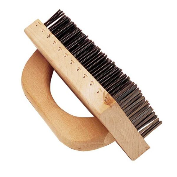 Cepillo metálico para herraduras con asa de madera
